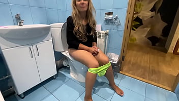 Stepmom's lack of panties for easier donk nailing invasion penetration by stepson