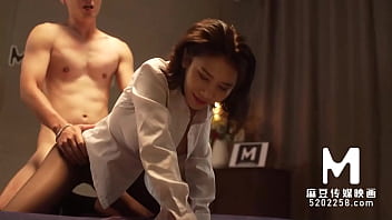 Japanese secretary Anegao Zhou Ning's sensual foot play and labia tease in office setting